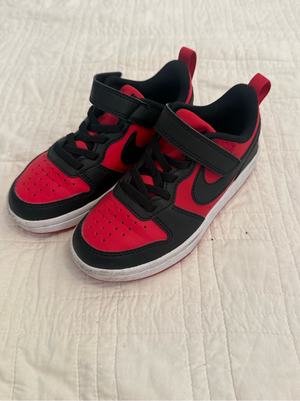 Nike Kids Red and Black Low-Top Sneakers with Hook-and-Loop Strap